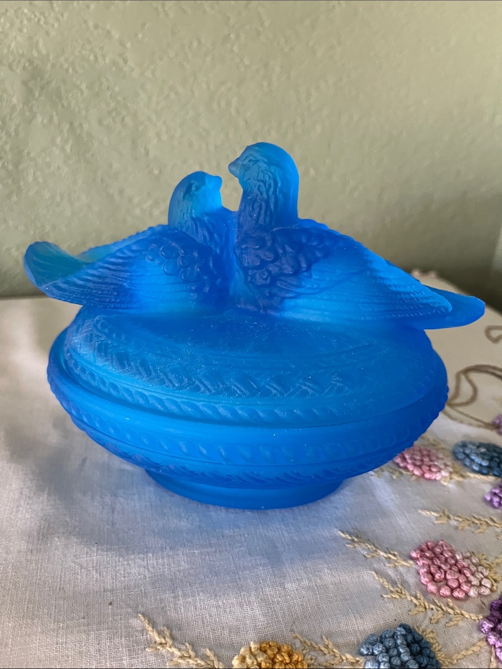 Vintage Westmoreland Cobalt Blue Satin Glass Kissing Doves Dish